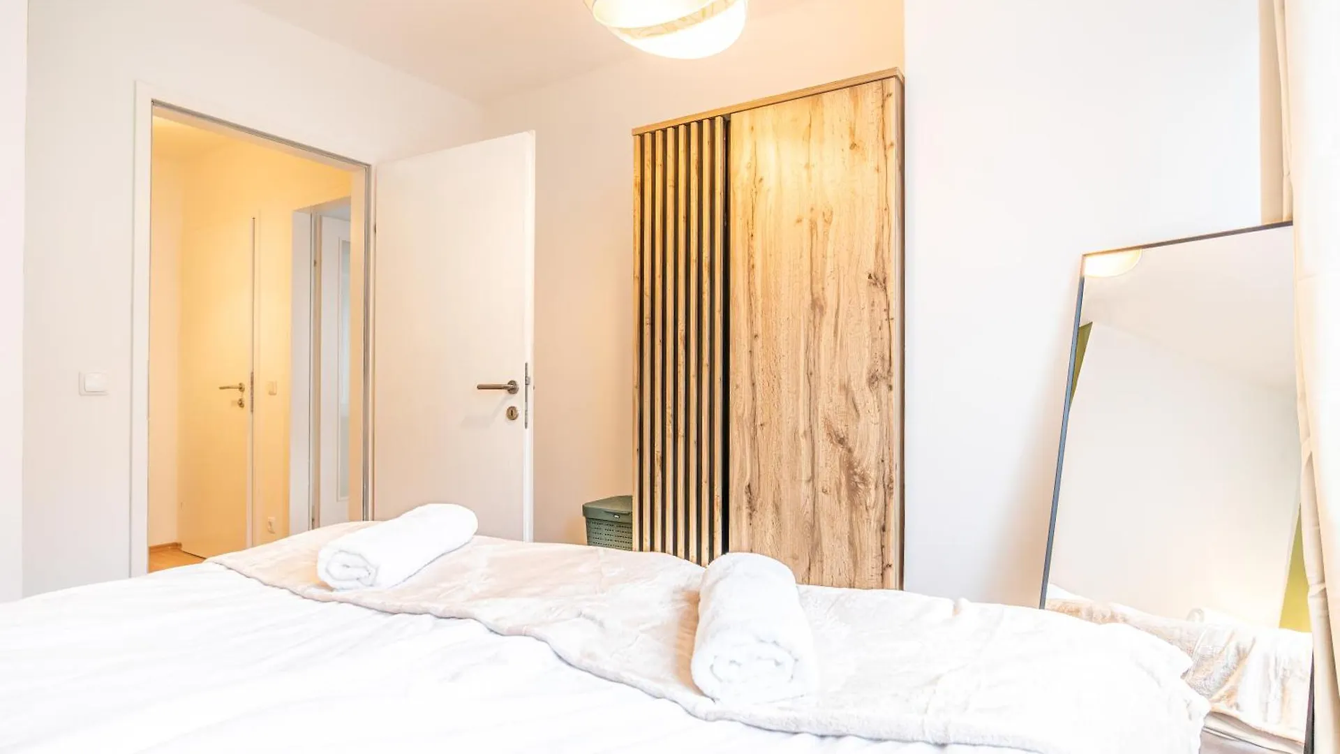 Charming 1Br, Steps From Reumannplatz U1 Apartment Vienna 0*,