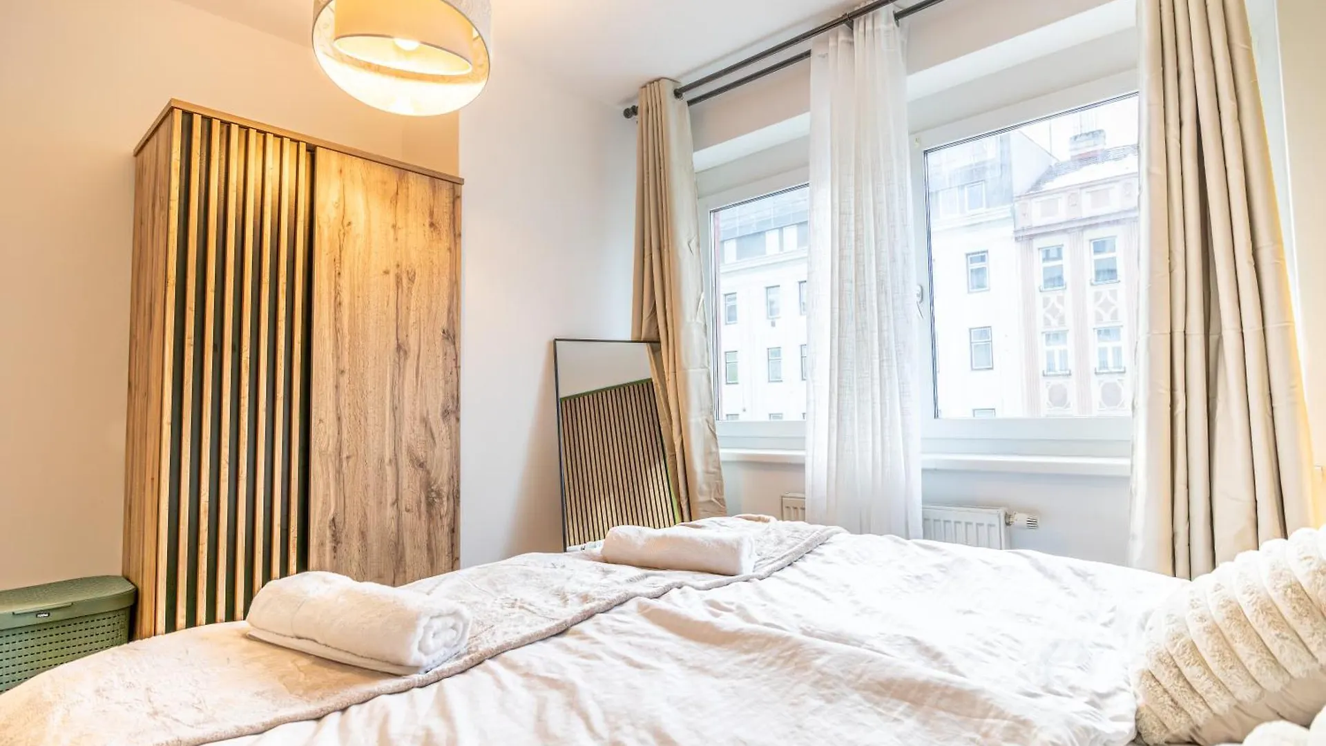 Charming 1Br, Steps From Reumannplatz U1 Apartment Vienna