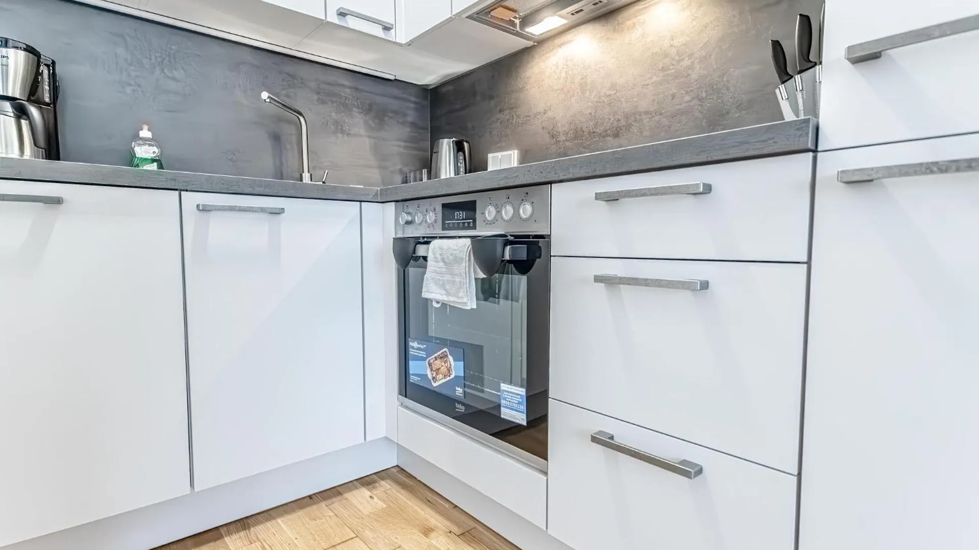 Charming 1Br, Steps From Reumannplatz U1 Apartment Vienna